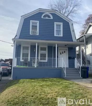 Main picture of 2 Woodbury Ave
