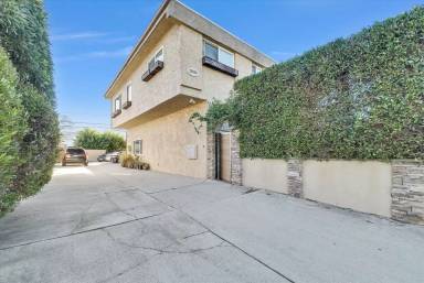 Main picture of 2006 Manhattan Beach Blvd