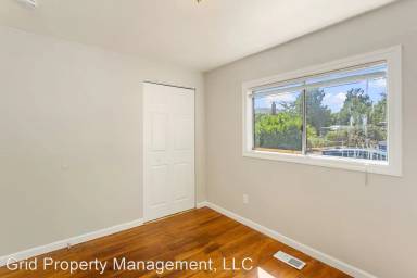 Main picture of 17709 SE Lincoln St