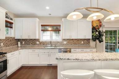 Main picture of 22 Beacon St