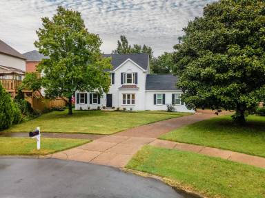 Main picture of 608 Claridge Ct