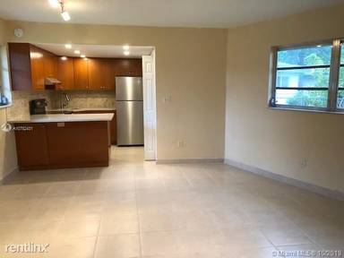 Main picture of 11940 NE 12th Ct