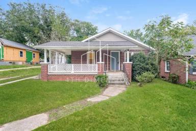 Main picture of 2333 Greenway Ave