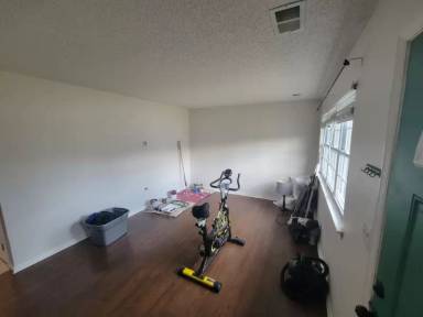 Main picture of 10 Adriana Ct