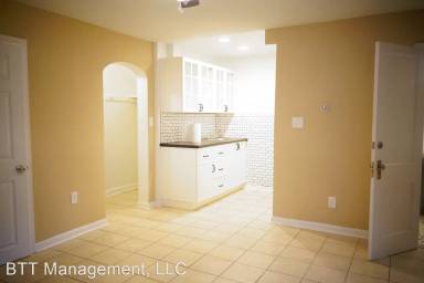 Main picture of 806 Houston Ave