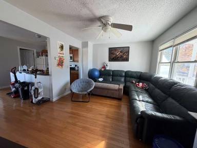 Main picture of 910 N Rogers St