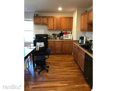 Main picture of 127 Lake St