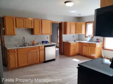 Main picture of 266 Pleasant St