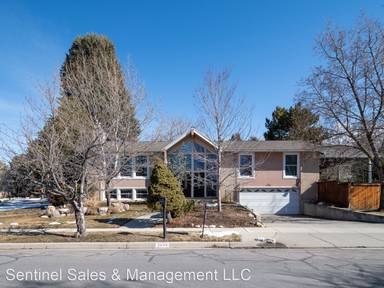 Main picture of 2699 E Grandview Dr