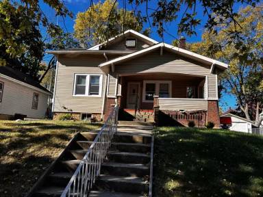 Main picture of 915 S Ottawa Ave