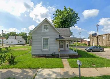 Main picture of 119 E 8th St