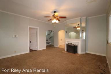 Main picture of 324 S Adams St
