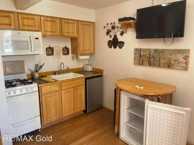 Main picture of 608 E 5th St