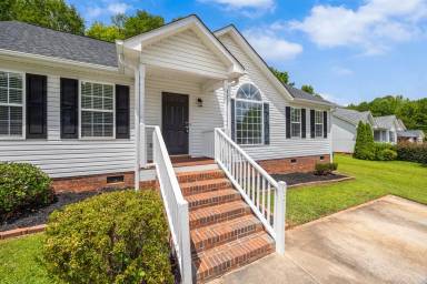 Main picture of 104 Webbs Mill Dr