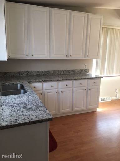 Main picture of 5466 S Elmwood St