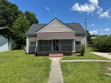 Main picture of 106 N Fairview Cir