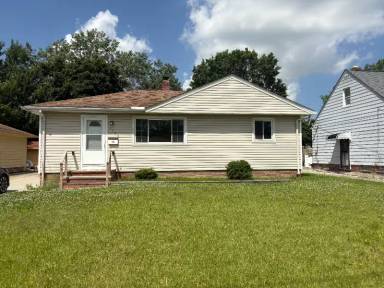 Main picture of 4208 E 189th St