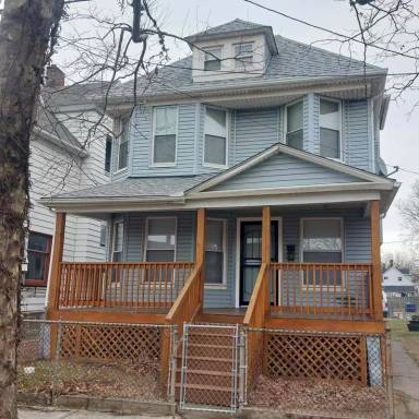 Main picture of 1003 E 71st St