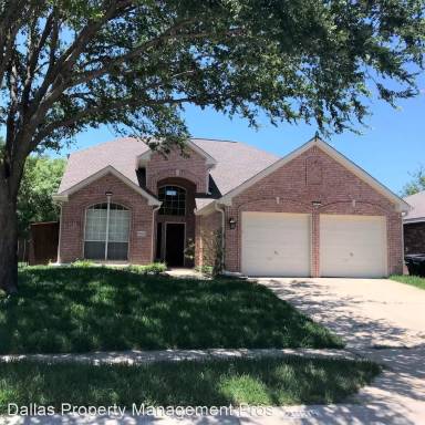 Main picture of 2936 Dover Dr