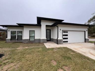 Main picture of 506 Bryson Ave
