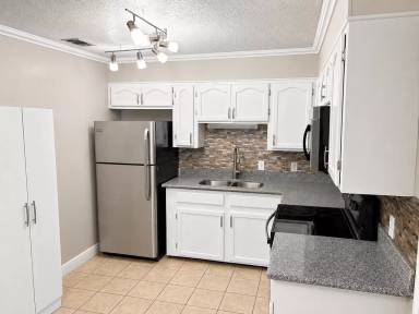 Main picture of 402 Darby St