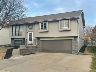 Main picture of 6137 N 80th St