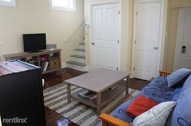 Main picture of 818 Hollins St