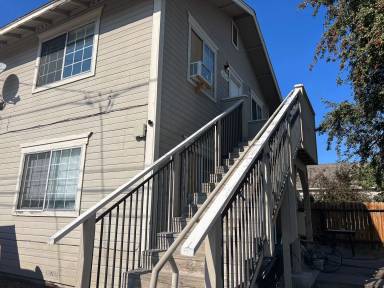 Main picture of 524 Cheney St