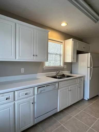 Main picture of 246 Waverly Ct