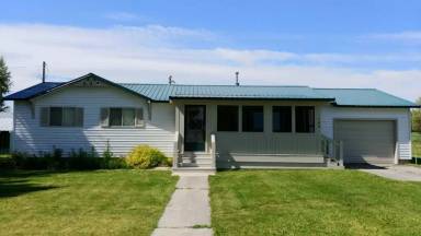 Main picture of 142 E 3000 N