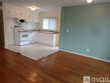 Main picture of 28211 Hollywood St