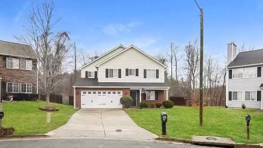 Main picture of 6 Selsey Ct