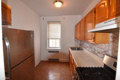 Main picture of 390 Ocean Pkwy