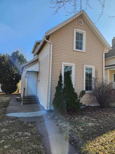 Main picture of 2303 W 1st St