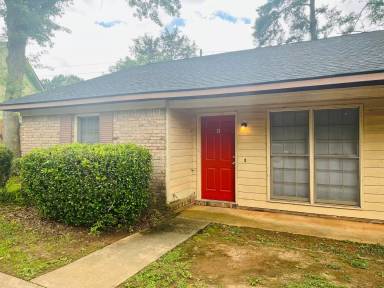 Main picture of 104 Peachtree Ct