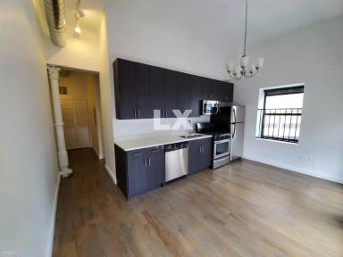 Main picture of 630 W Lake St