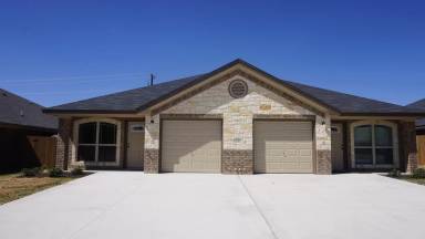 Main picture of 501 Sladecek Dr