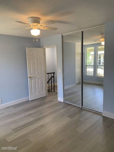 Main picture of 5709 Poplar Cmn