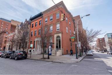 Main picture of 115 W Monument St