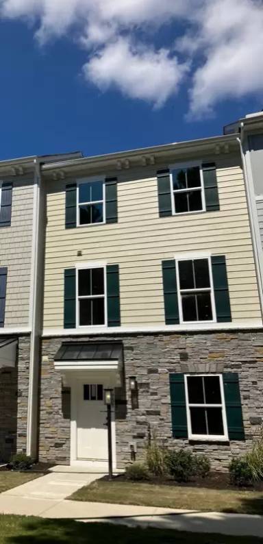 Main picture of 906 Barque Pl