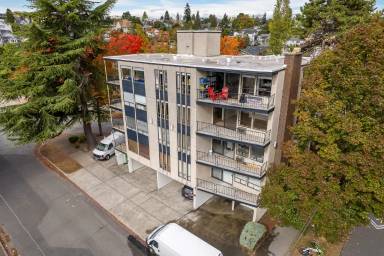 Main picture of 3901 Stone Way N