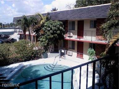 Main picture of 526 N Dixie Hwy
