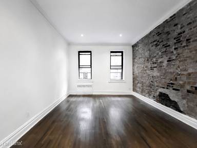 Main picture of 242 E 75th St