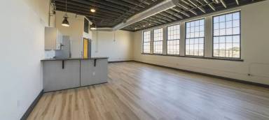 Main picture of 210 East St