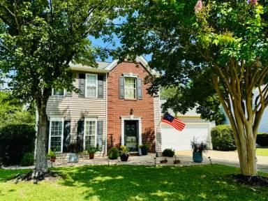 Main picture of 131 Maple Leaf Way