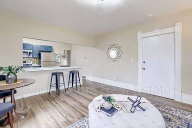 Main picture of 424 W 8th St