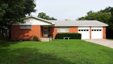 Main picture of 1206 Park Center St
