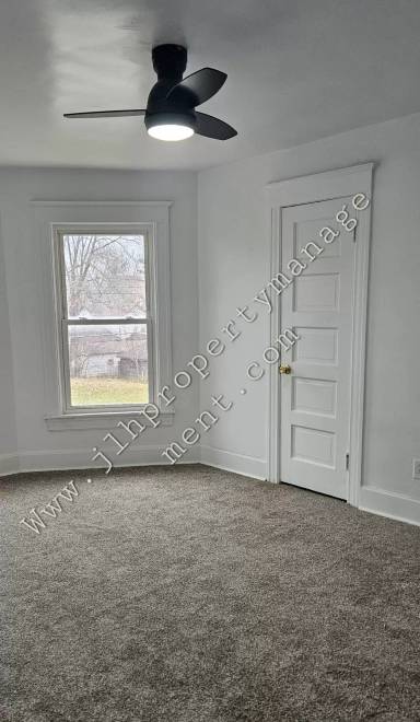 Main picture of 118 E Iroquois St