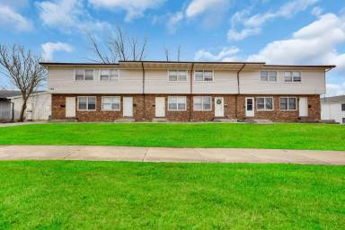 Main picture of 705 Golfcrest Rd N