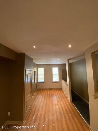 Main picture of 1238 W Firth St
